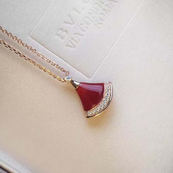 B  Diamond DIVAS’ DREAM Necklace