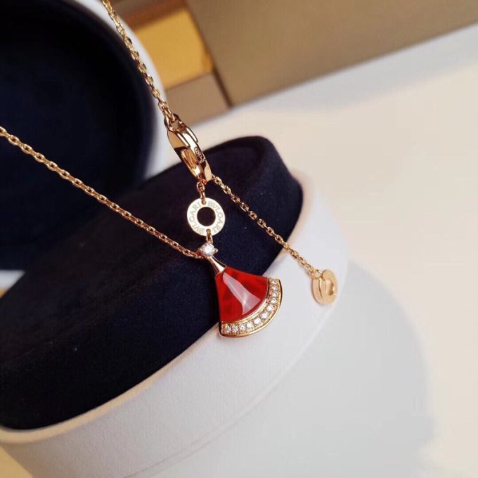 B  Diamond DIVAS’ DREAM Necklace