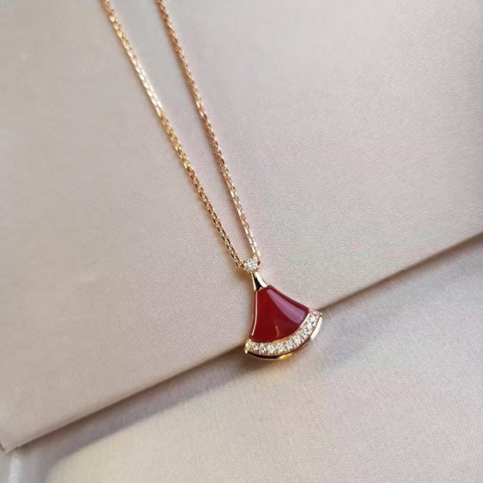 B  Diamond DIVAS’ DREAM Necklace