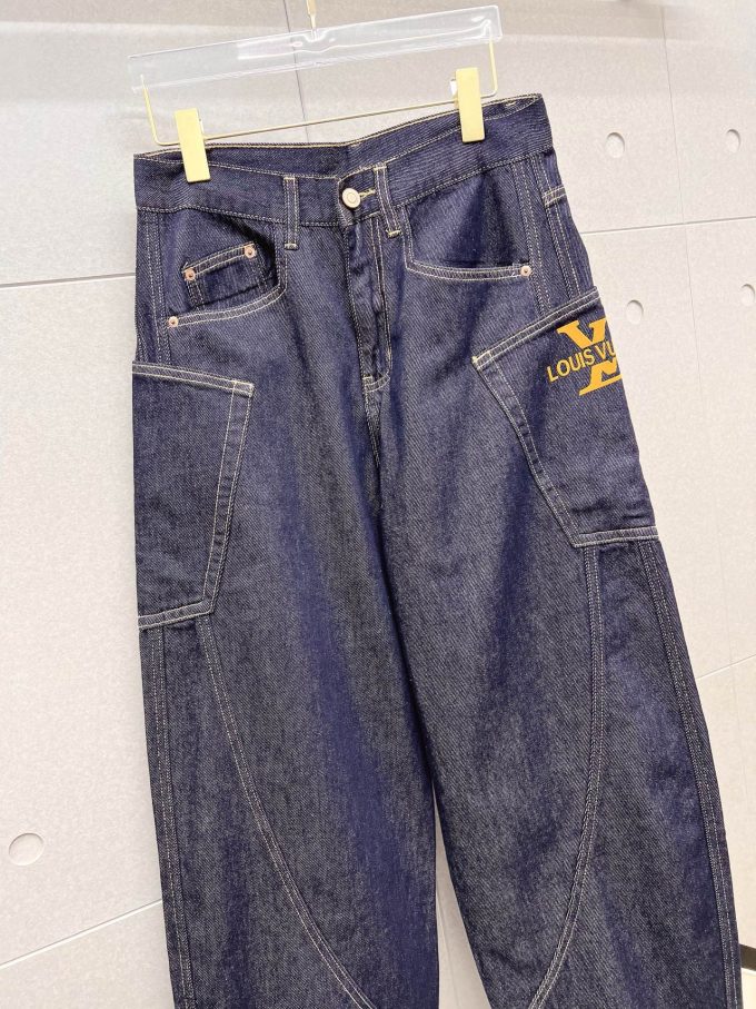 Men's fashionable and trendy big leg jeans