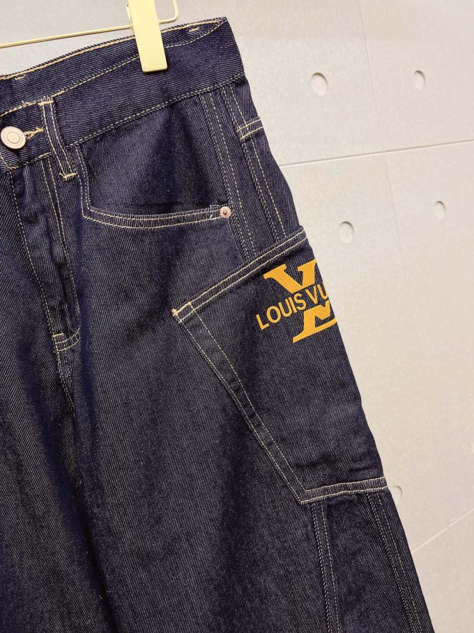 Men's fashionable and trendy big leg jeans