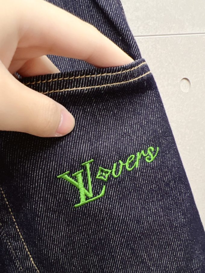 Men's fashionable and trendy big leg jeans