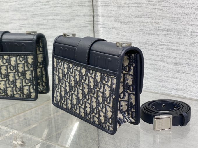 The classic vintage feel of the old flower Montaigne