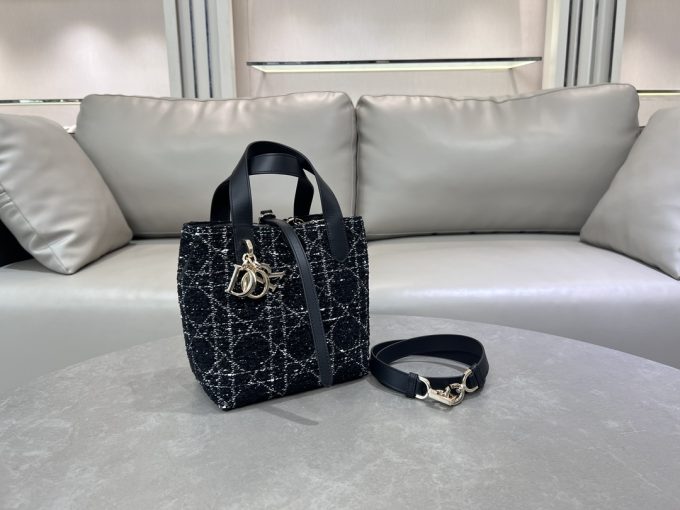 Stylish Vertical Handbag