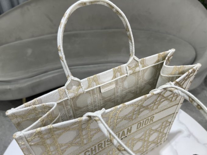 Gold lattice