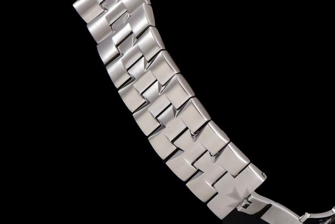 VC 7900V series, full-function movement