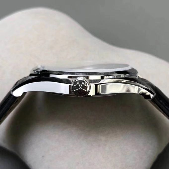 VC Five Six Series Three-hand watch