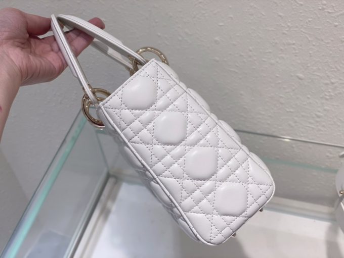 Cream-coloured bag