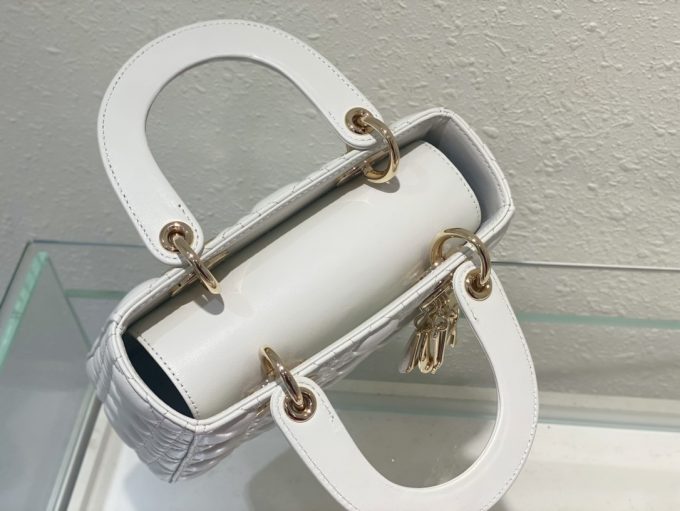Cream-coloured bag