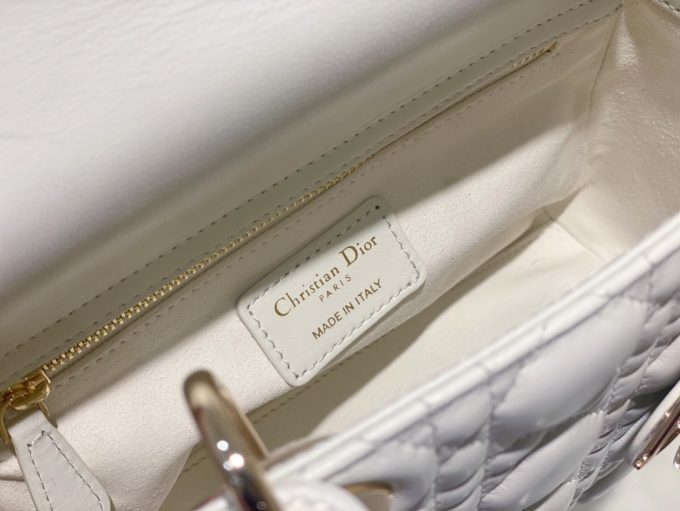 Cream-coloured bag