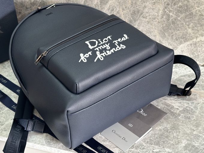 This Rider 2.0 zipped backpack is from the limited DIOR AND HYLTON NEL collection.