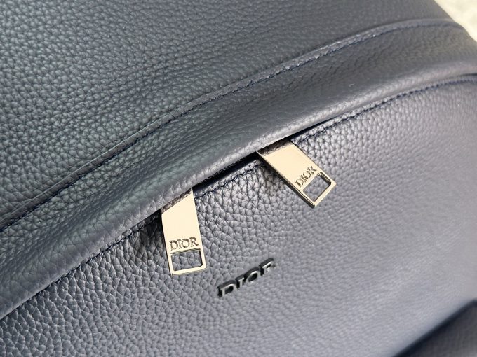 This Rider 2.0 zipped backpack is from the limited DIOR AND HYLTON NEL collection.