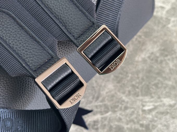 This Rider 2.0 zipped backpack is from the limited DIOR AND HYLTON NEL collection.