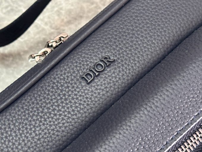 2.0 Zip Messenger Bag