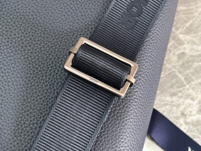 2.0 Zip Messenger Bag