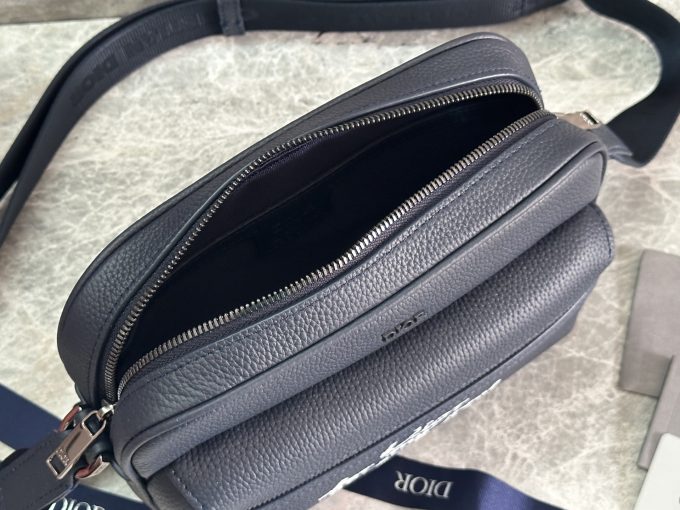 2.0 Zip Messenger Bag