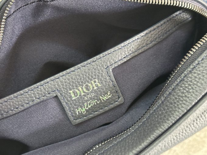 2.0 Zip Messenger Bag