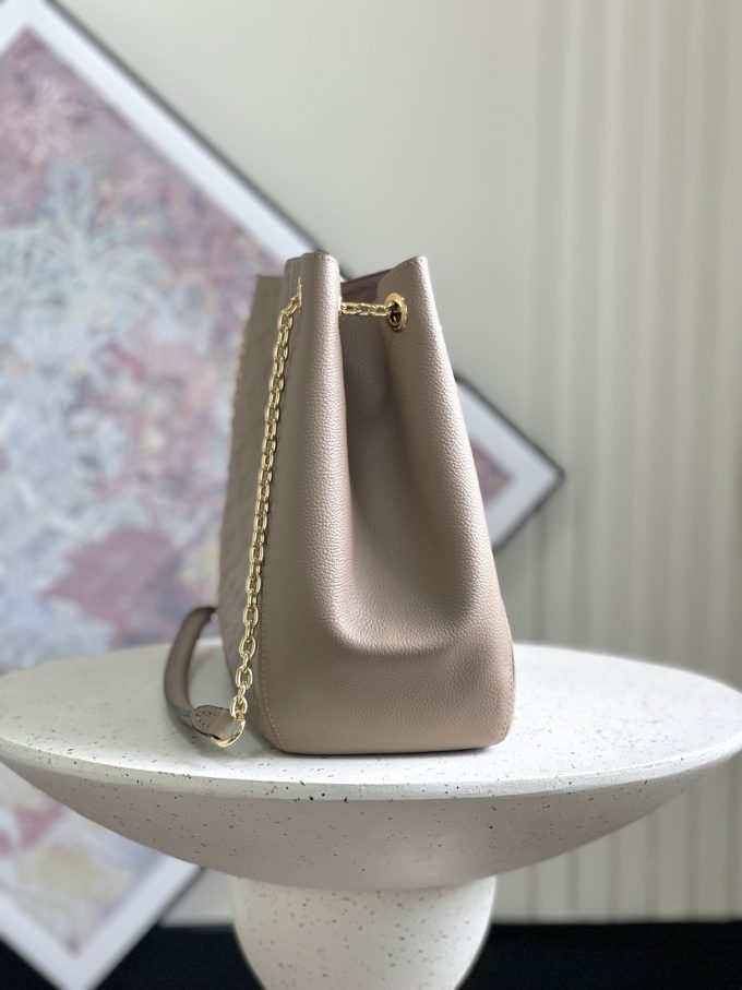 Medium Handbag