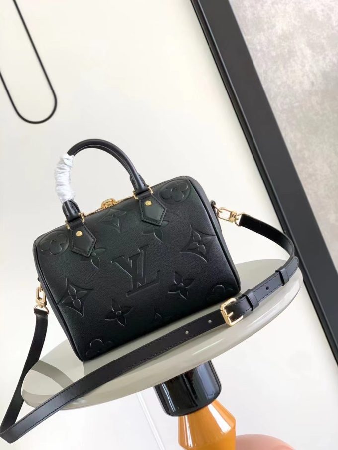 The Bandoulière 25 handbag