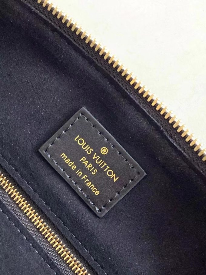 The Bandoulière 25 handbag