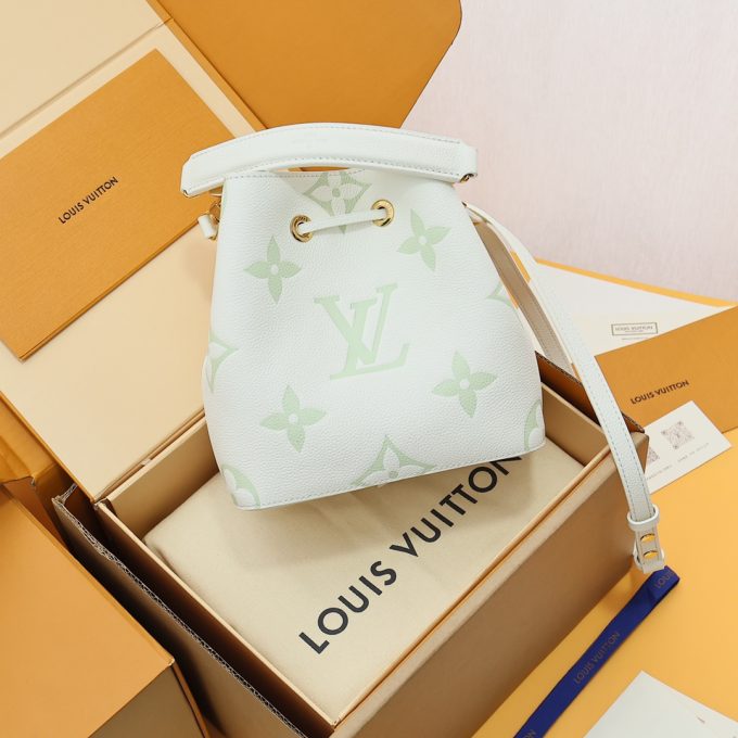 This Néonoé BB handbag is rendered in spring colours.