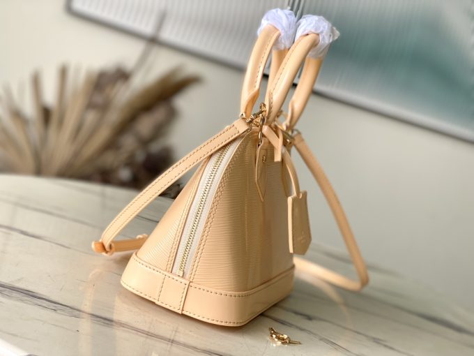 Apricot-coloured patent leather bag