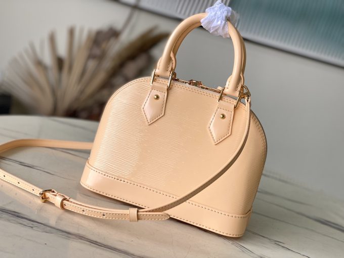 Apricot-coloured patent leather bag