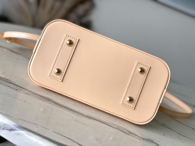 Apricot-coloured patent leather bag