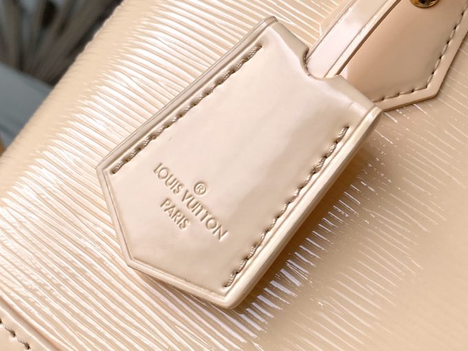 Apricot-coloured patent leather bag