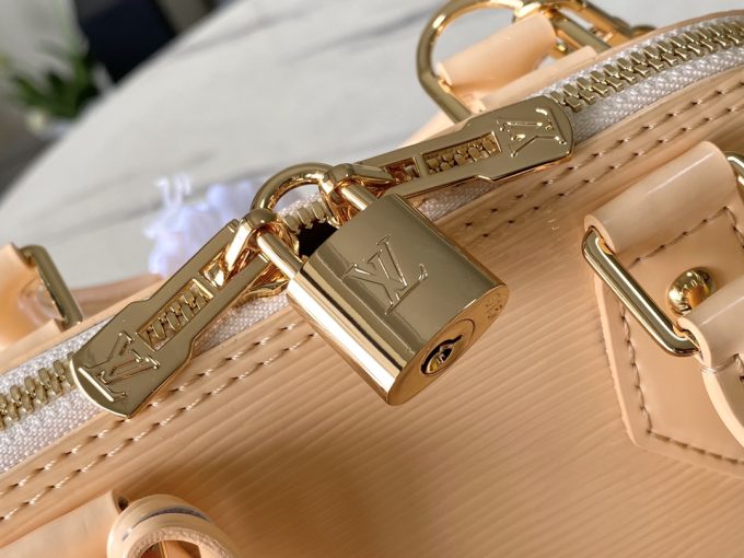 Apricot-coloured patent leather bag