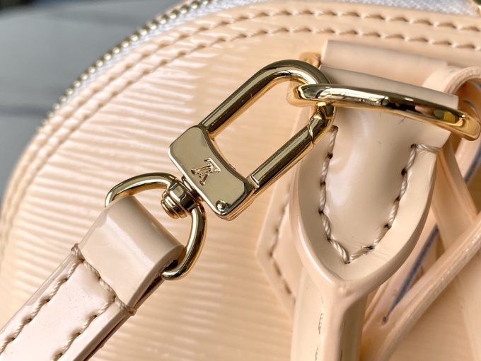 Apricot-coloured patent leather bag