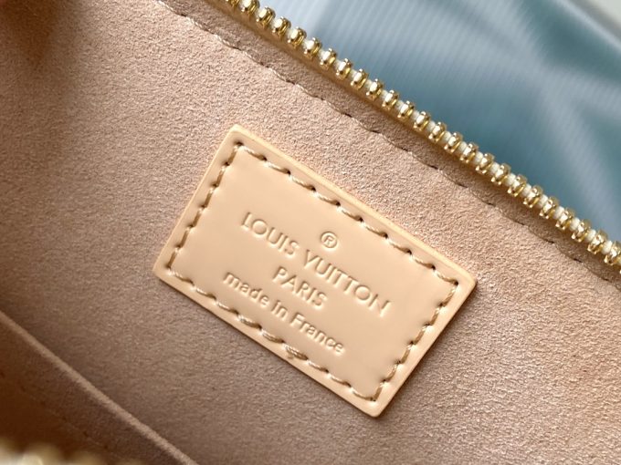 Apricot-coloured patent leather bag