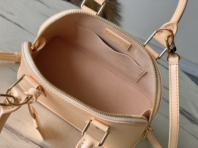 Apricot-coloured patent leather bag
