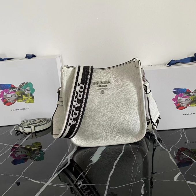 New single-shoulder bag from the counter