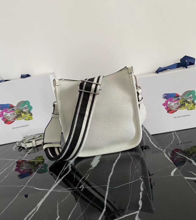 New single-shoulder bag from the counter