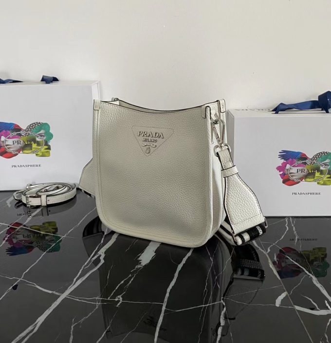 New single-shoulder bag from the counter