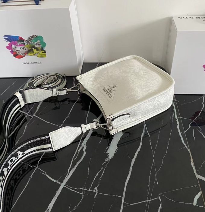 New single-shoulder bag from the counter