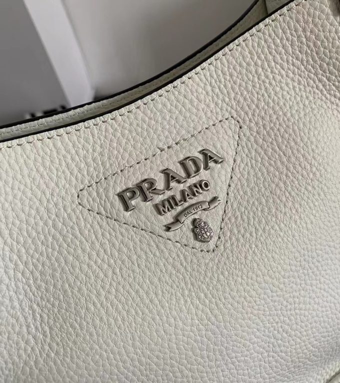 New single-shoulder bag from the counter