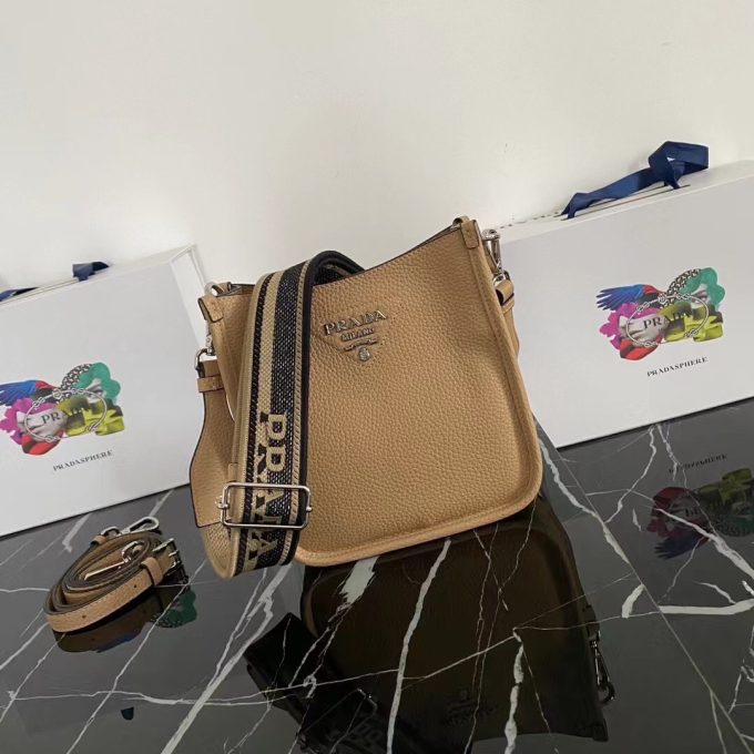 New single-shoulder bag from the counter