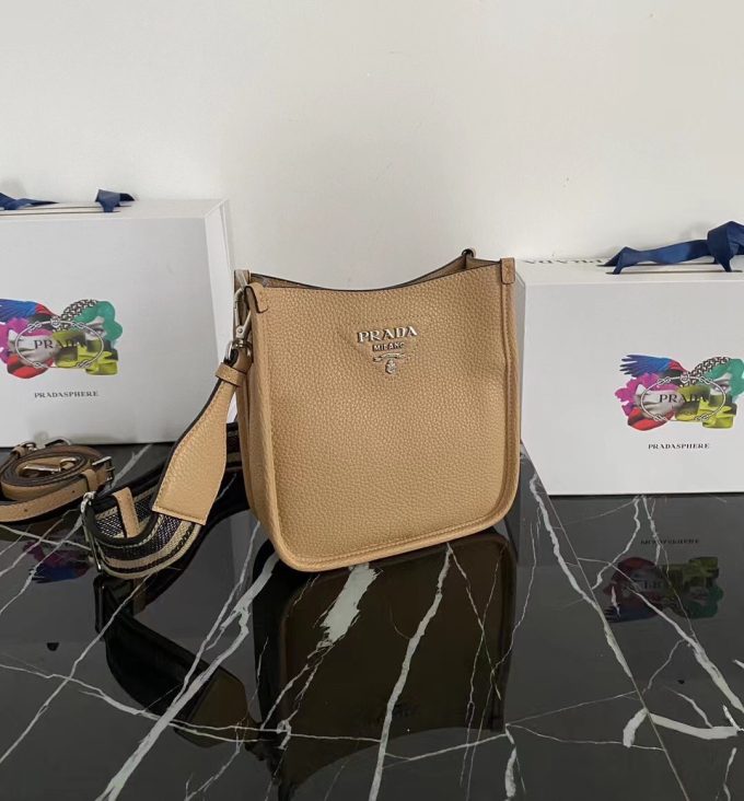 New single-shoulder bag from the counter