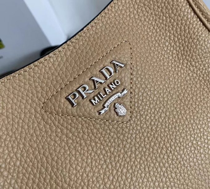 New single-shoulder bag from the counter