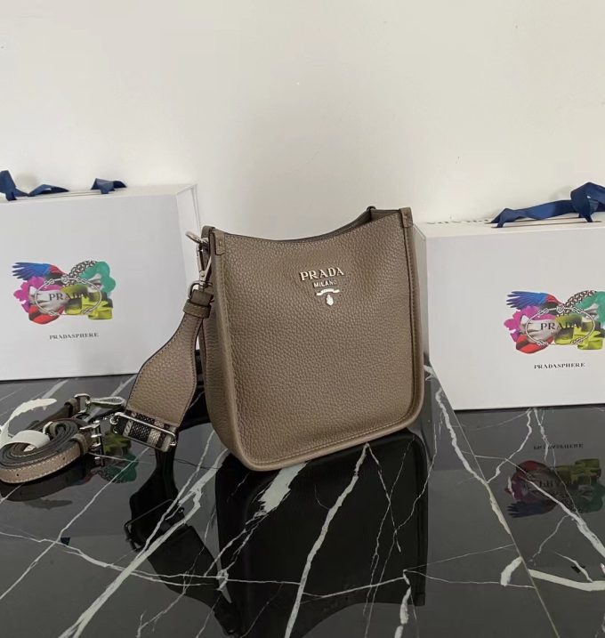 New single-shoulder bag from the counter