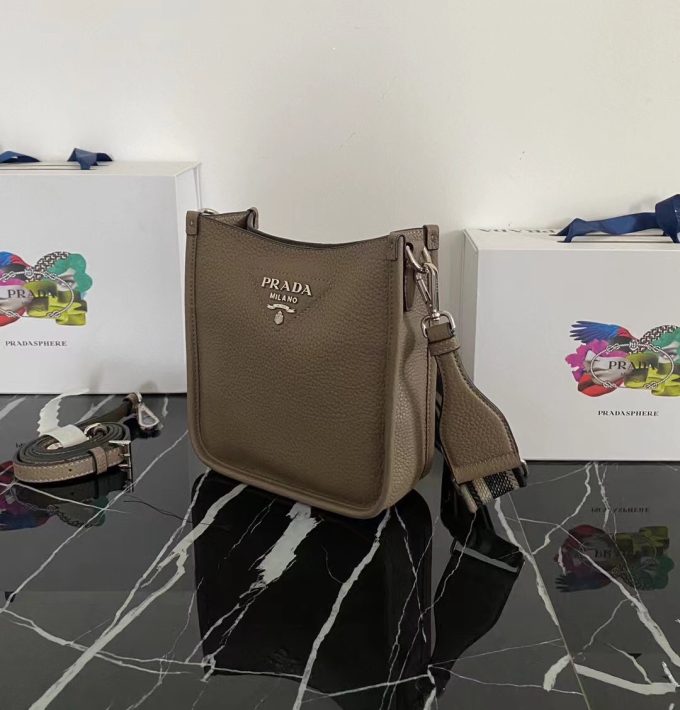 New single-shoulder bag from the counter
