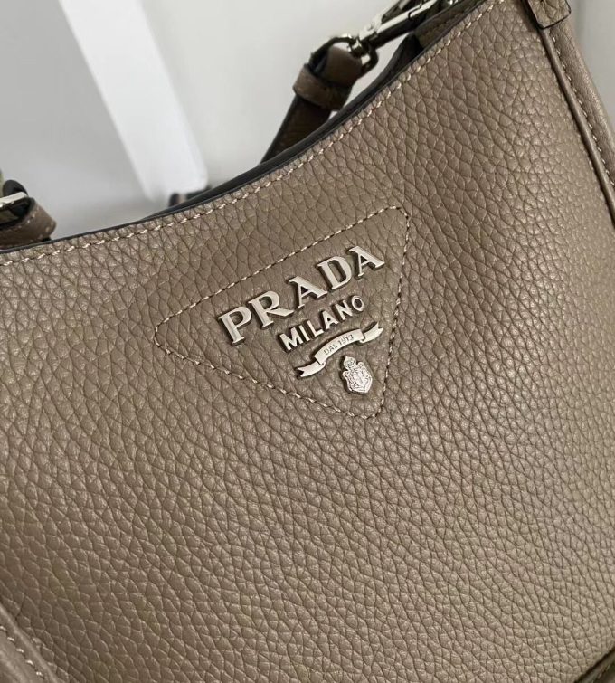 New single-shoulder bag from the counter