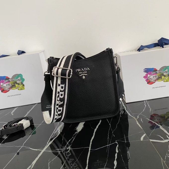 New single-shoulder bag from the counter