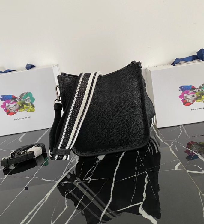 New single-shoulder bag from the counter