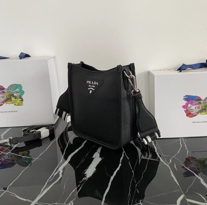 New single-shoulder bag from the counter