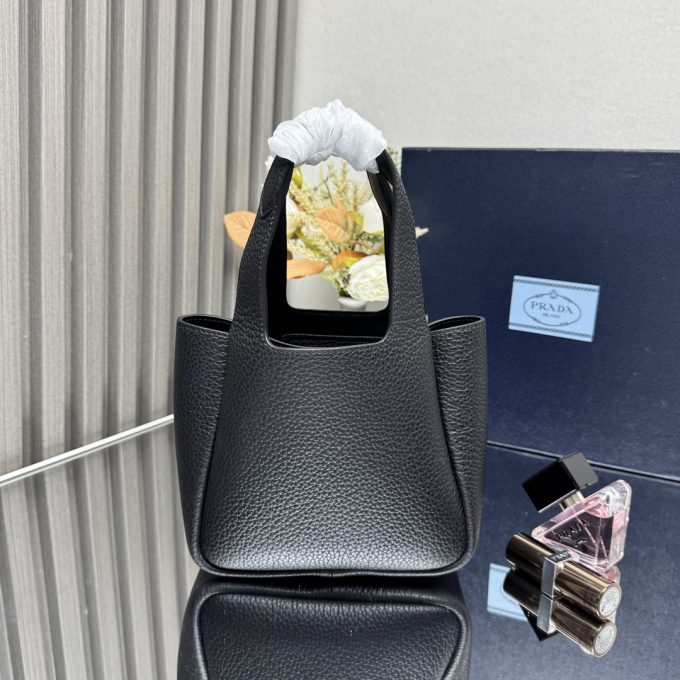 The latest 2025 mini tote bag