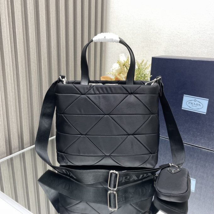 A three-in-one tote bag