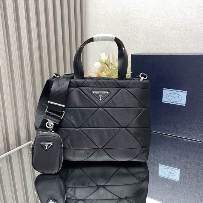 A three-in-one tote bag